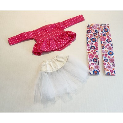 Ensemble rose: pantalon, chemise et jupon de tulle pour poupée Mélie